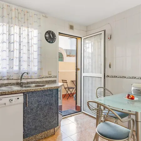 Apartment Family Friendly Patio And Poolview